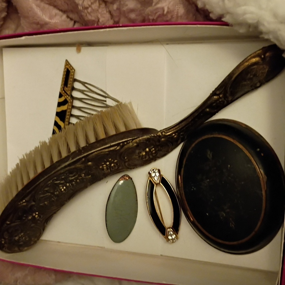 5 Piece Elegant Black and Silver Antique Accessory And Hair/Beauty Set